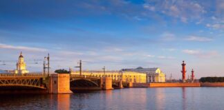 3 Fun Things to Do in St. Pete View of Saint Petersburg- Palace Bridge